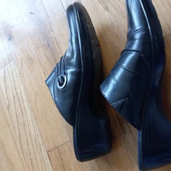 Size 8.5M Clarks Bendables Black Leather Clogs Brazil Very Good Cond. - Picture 5 of 7